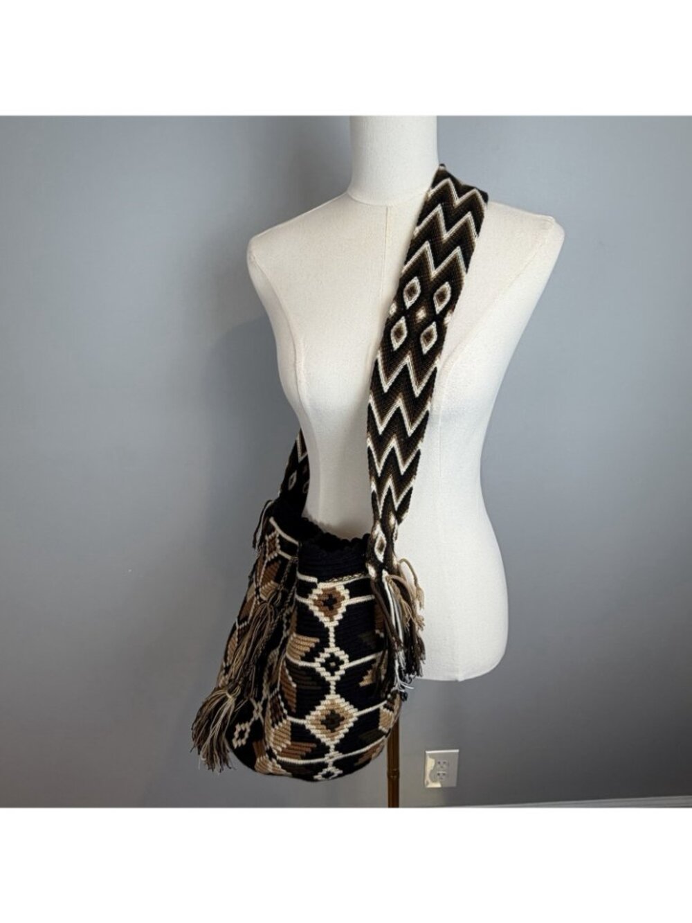 Handmade Wayuu Mochila Crochet Crossbody Bag Geometric Tribal Brown Neutral - Picture 2 of 13